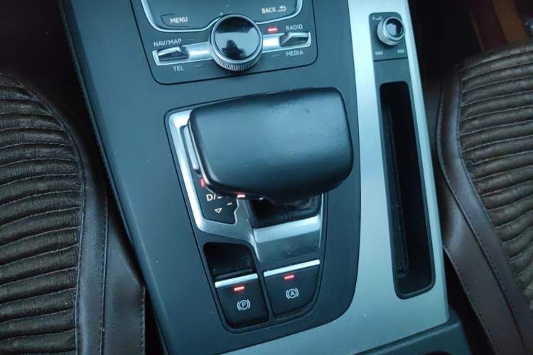 Used Audi Q5L 2018 40 TFSI Prestige Fashion Edition China V Gear Lever
