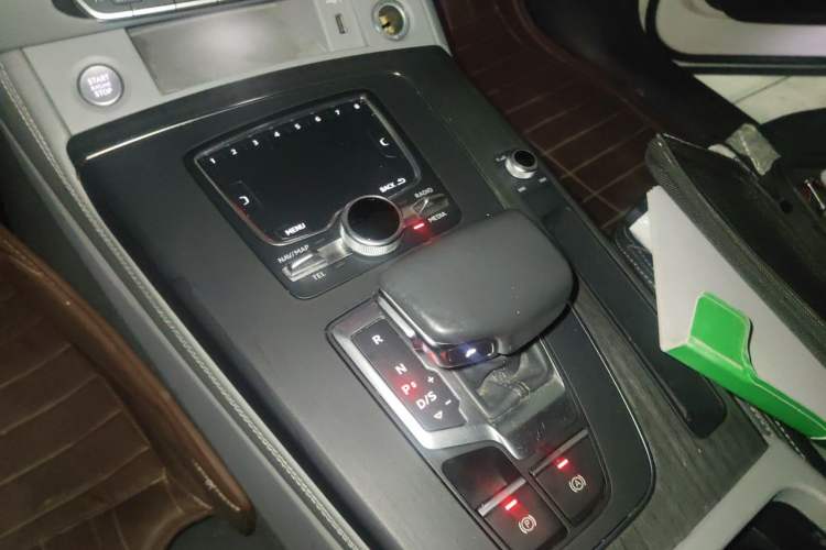 Used Audi Q5L 2018 45 TFSI Prestige Elegant Edition China VI Gear Lever