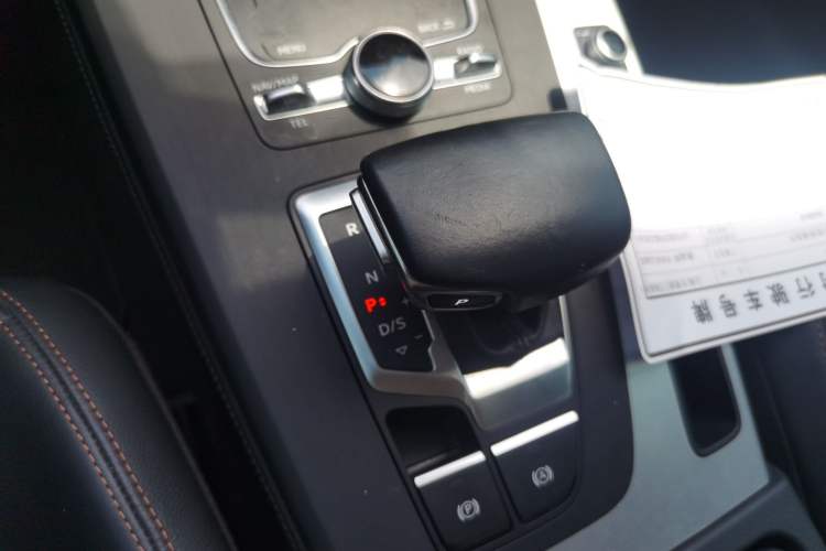 Used Audi Q5L 2018 40 TFSI Prestige Fashion Edition China VI Gear Lever