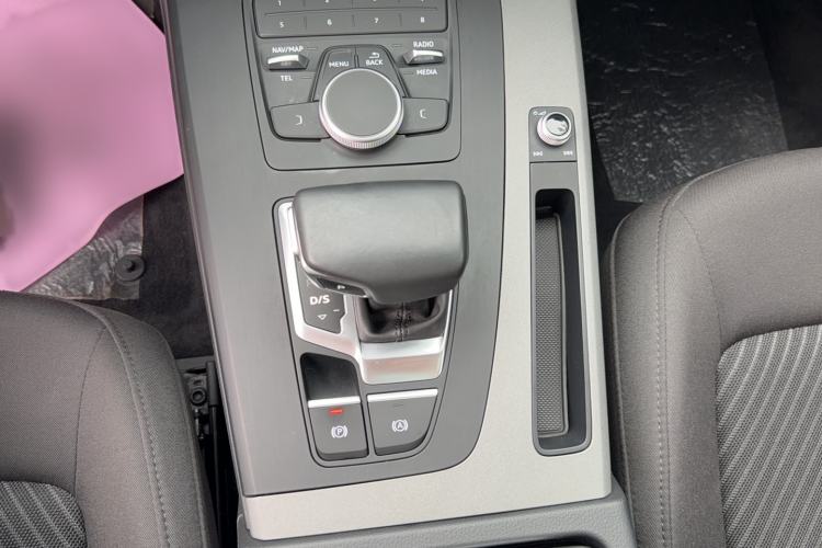 Used Audi Q5L 2018 40 TFSI Prestige Edition China V Gear Lever