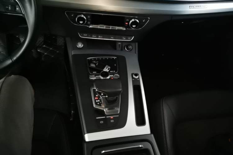 Used Audi Q5L 2018 40 TFSI Prestige Fashion Edition China V Gear Lever