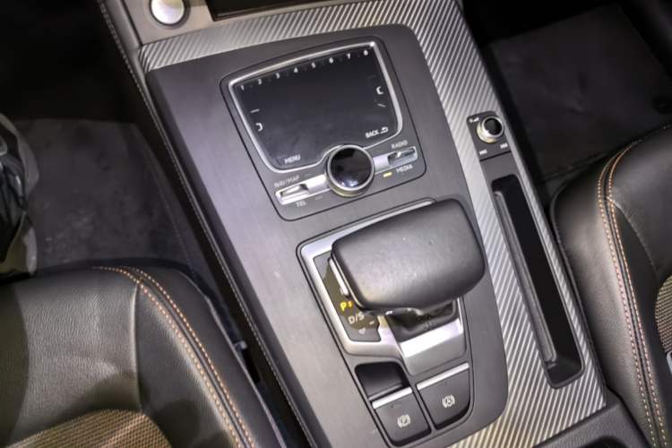 Used Audi Q5L 2018 45 TFSI Prestige Fashion Edition China VI Emission Standard Gear Lever