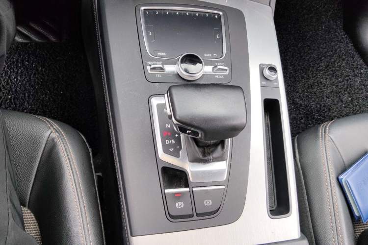 Used Audi Q5L 2018 40 TFSI Prestige Fashion Edition China VI Gear Lever