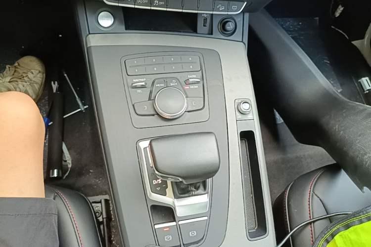 Used Audi Q5L 2018 40 TFSI Prestige Edition China V Gear Lever