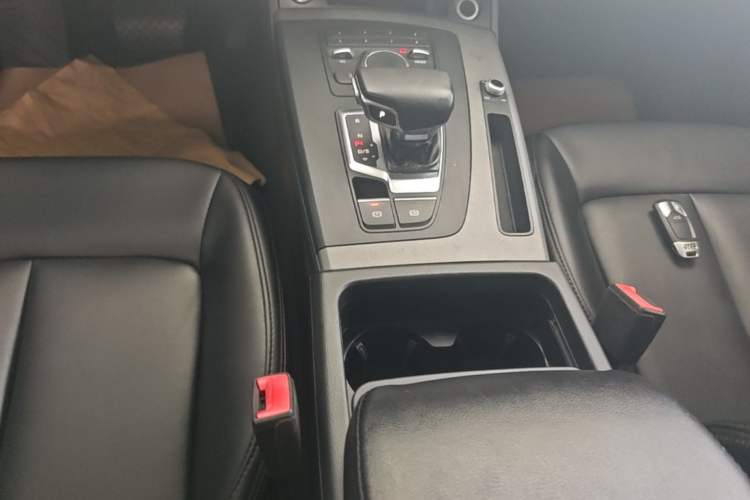 Used Audi Q5L 2018 40 TFSI Prestige Edition China V Gear Lever