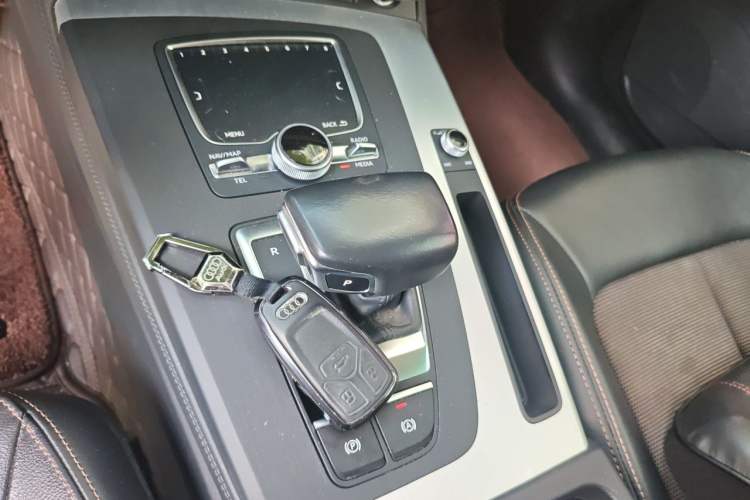 Used Audi Q5L 2018 40 TFSI Prestige Fashion Edition China V Gear Lever