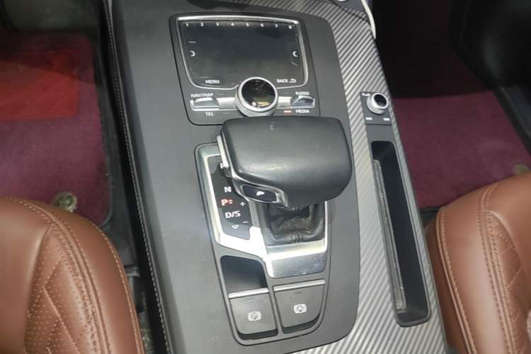 Used Audi Q5L 2018 45 TFSI Prestige Fashion Edition China V Emission Standard Gear Lever