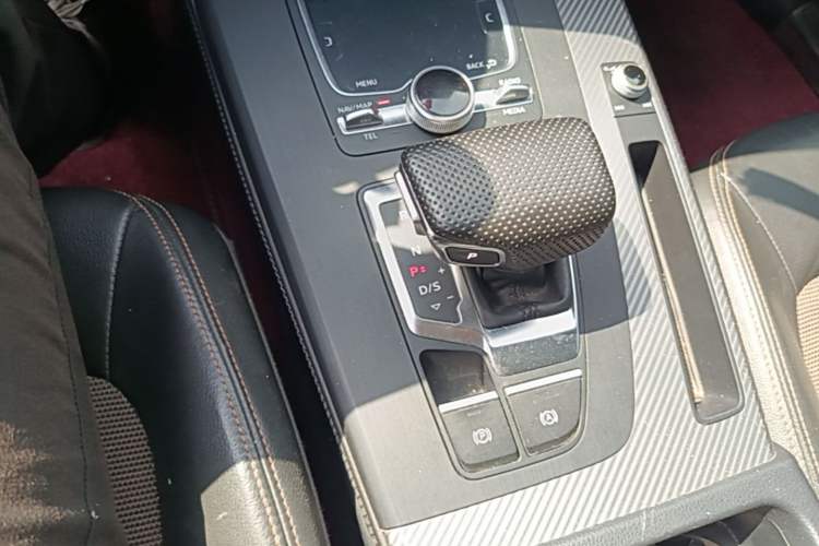 Used Audi Q5L 2018 45 TFSI Prestige Fashion Edition China V Emission Standard Gear Lever