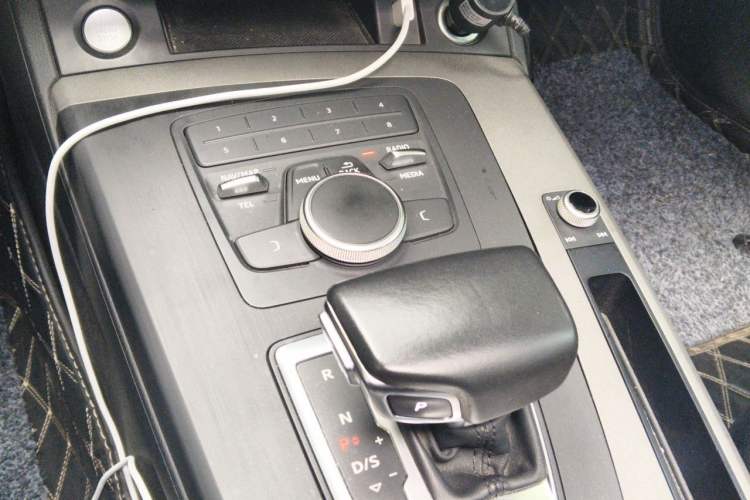 Used Audi Q5L 2018 40 TFSI Prestige Edition China V Gear Lever