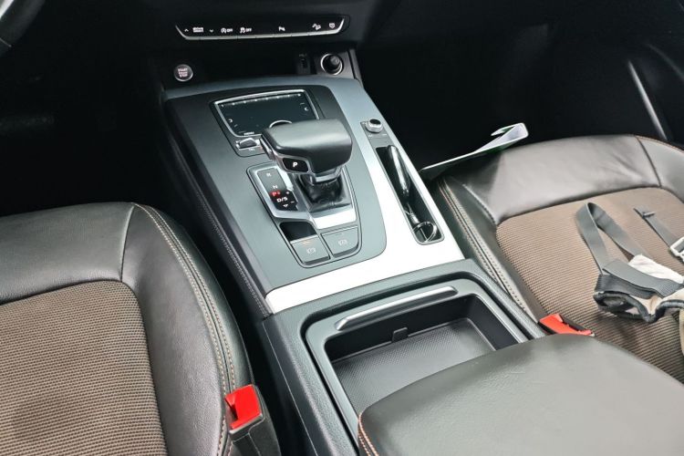Used Audi Q5L 2018 40 TFSI Prestige Fashion Edition China VI Gear Lever