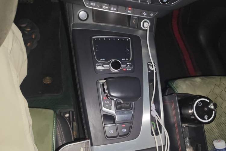 Used Audi Q5L 2018 40 TFSI Prestige Fashion Edition China VI Gear Lever