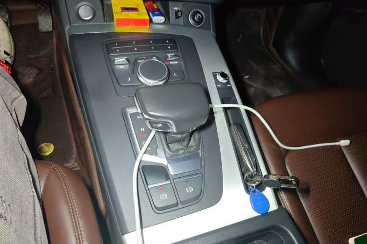 Used Audi Q5L 2018 40 TFSI Prestige Edition China V Gear Lever