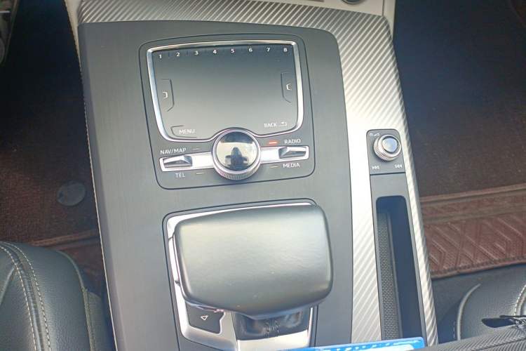 Used Audi Q5L 2018 45 TFSI Prestige Fashion Edition China VI Emission Standard Gear Lever