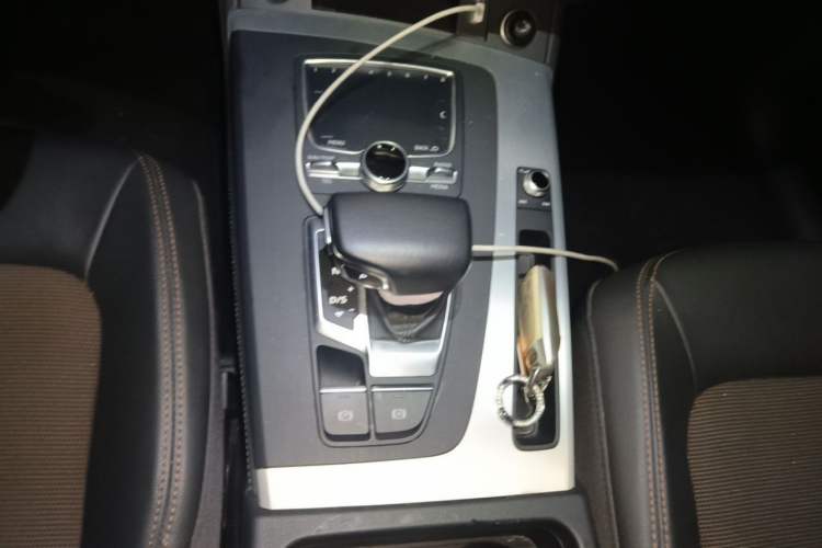 Used Audi Q5L 2018 40 TFSI Prestige Fashion Edition China VI Gear Lever