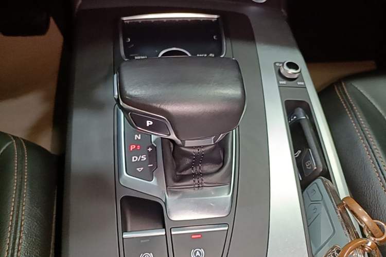 Used Audi Q5L 2018 40 TFSI Prestige Fashion Edition China V Gear Lever