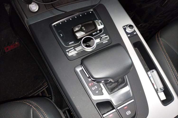 Used Audi Q5L 2018 40 TFSI Prestige Fashion Edition China V Gear Lever