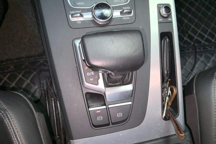 Used Audi Q5L 2018 40 TFSI Prestige Fashion Edition China V Gear Lever