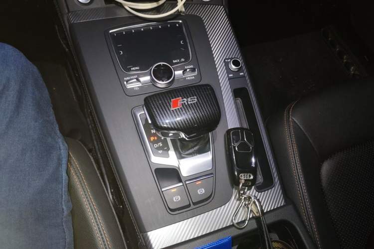 Used Audi Q5L 2018 45 TFSI Prestige Fashion Edition China VI Emission Standard Gear Lever