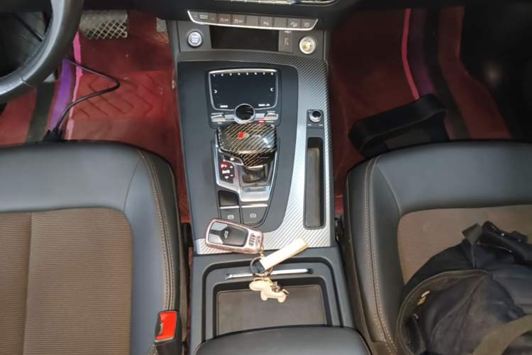 Used Audi Q5L 2018 45 TFSI Prestige Fashion Edition China V Emission Standard Gear Lever