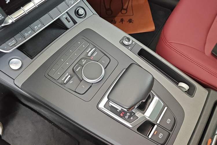 Used Audi Q5L 2018 40 TFSI Prestige Edition China VI Emission Standard Gear Lever