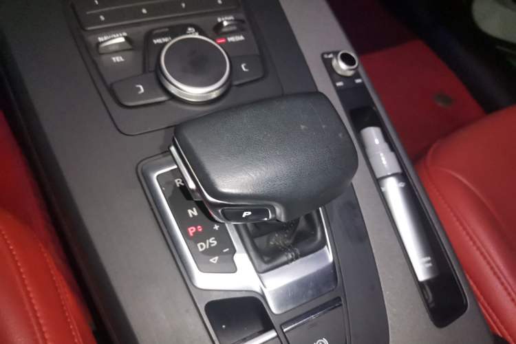 Used Audi Q5L 2018 40 TFSI Prestige Edition China V Gear Lever