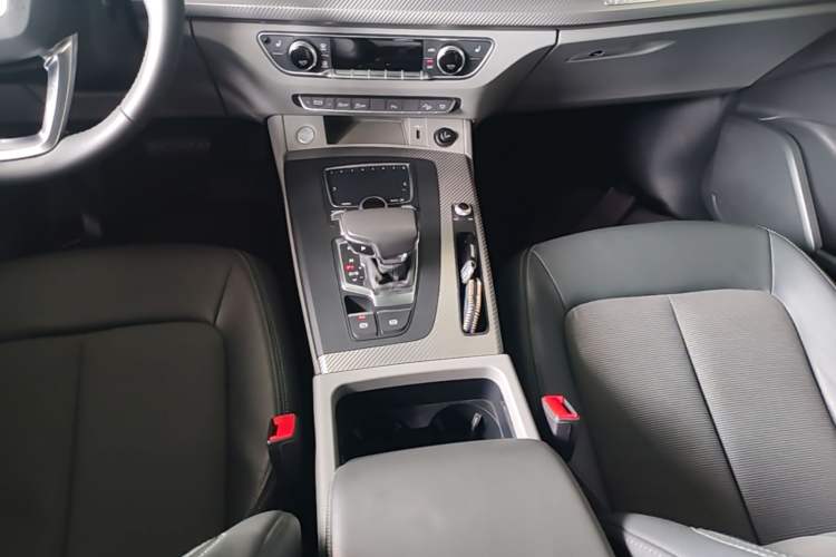 Used Audi Q5L 2018 45 TFSI Prestige Fashion Edition China VI Emission Standard Gear Lever