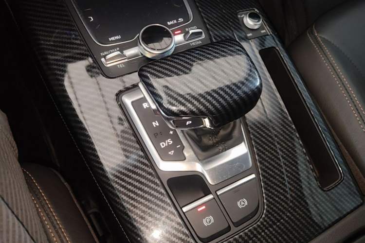 Used Audi Q5L 2018 40 TFSI Prestige Fashion Edition China V Gear Lever