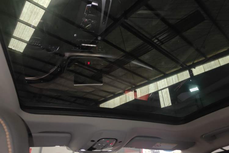 Used Audi Q5L 2018 40 TFSI Prestige Fashion Edition China VI Headliner