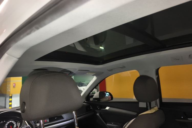 Used Audi Q5L 2018 40 TFSI Prestige Edition China VI Emission Standard Headliner