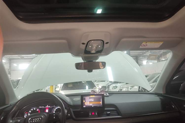 Used Audi Q5L 2018 40 TFSI Prestige Edition China VI Emission Standard Headliner