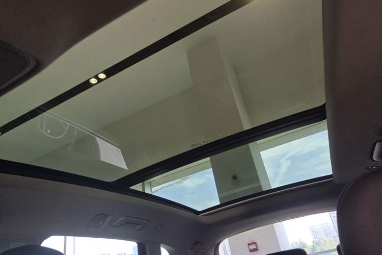 Used Audi Q5L 2018 40 TFSI Prestige Edition China VI Emission Standard Headliner