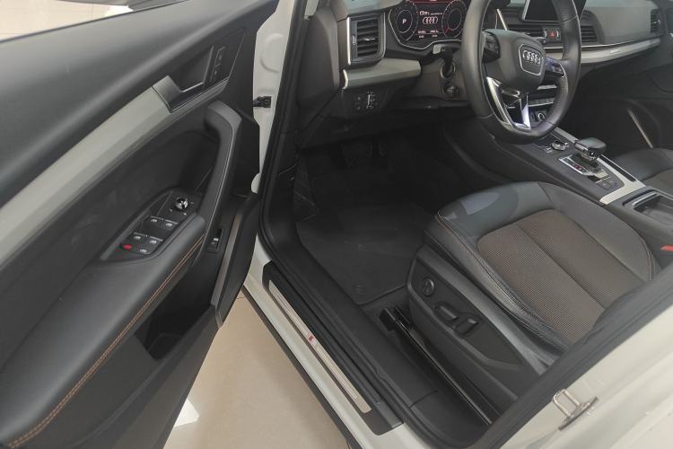 Used Audi Q5L 2018 40 TFSI Prestige Fashion Edition China VI Interior 1