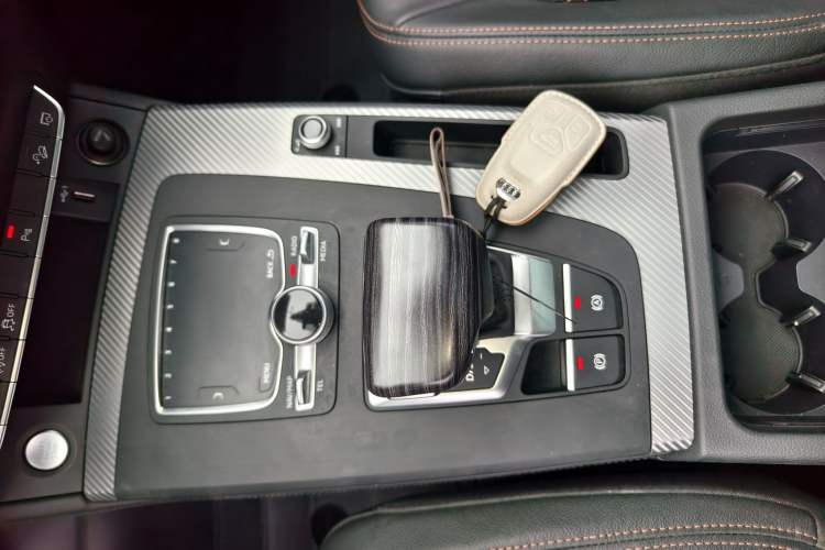Used Audi Q5L 2018 45 TFSI Prestige Fashion Edition China V Emission Standard Interior 1