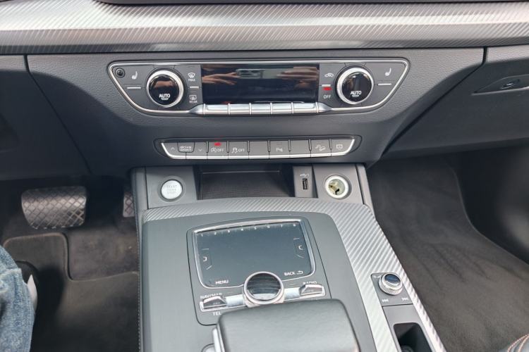 Used Audi Q5L 2018 45 TFSI Prestige Fashion Edition China V Emission Standard Interior 11