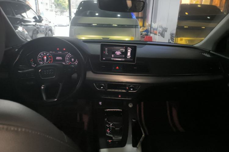 Used Audi Q5L 2018 40 TFSI Prestige Fashion Edition China VI Interior 2