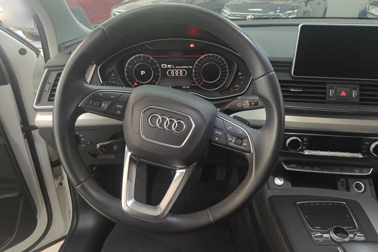 Used Audi Q5L 2018 40 TFSI Prestige Fashion Edition China VI Interior 3