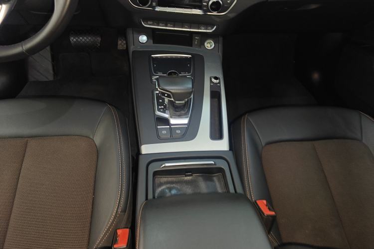 Used Audi Q5L 2018 40 TFSI Prestige Fashion Edition China VI Interior 6