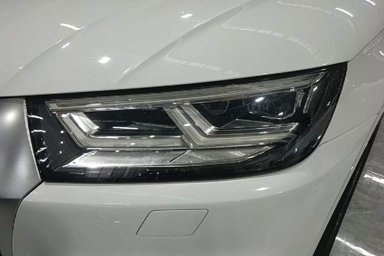 Used Audi Q5L 2018 40 TFSI Prestige Fashion Edition China VI Left Front Headlight