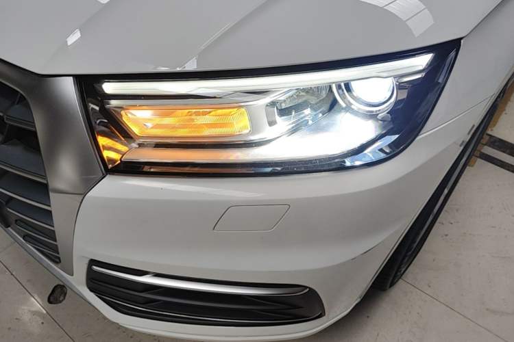 Used Audi Q5L 2018 40 TFSI Prestige Edition China VI Emission Standard Left Front Headlight