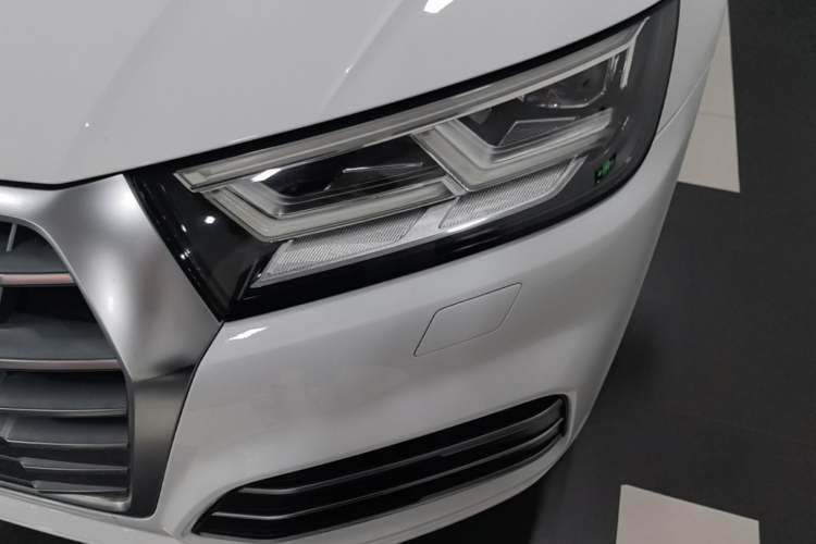 Used Audi Q5L 2018 45 TFSI Prestige Fashion Edition China VI Emission Standard Left Front Headlight