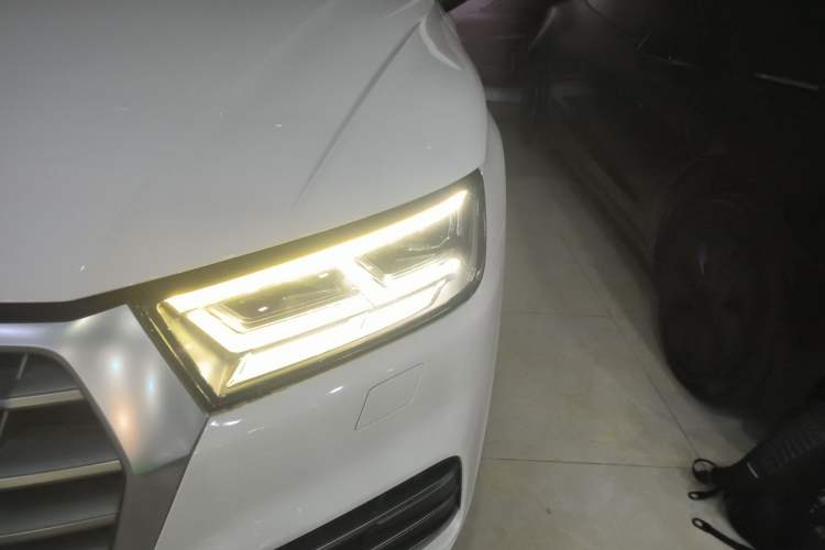 Used Audi Q5L 2018 40 TFSI Prestige Fashion Edition China VI Left Front Headlight