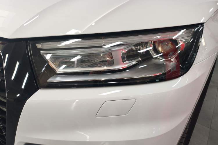 Used Audi Q5L 2018 40 TFSI Prestige Edition China VI Emission Standard Left Front Headlight
