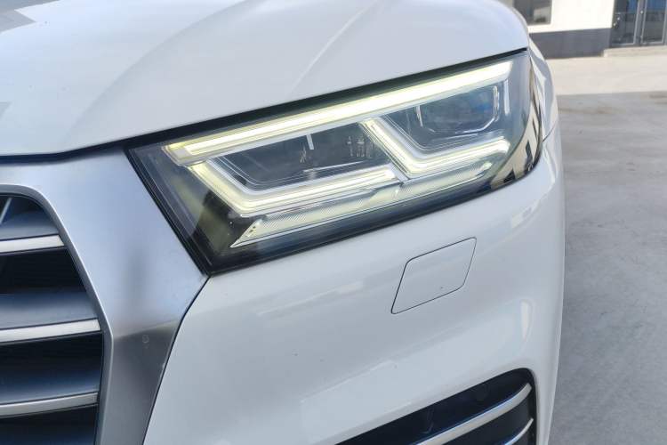 Used Audi Q5L 2018 40 TFSI Prestige Fashion Edition China VI Left Front Headlight