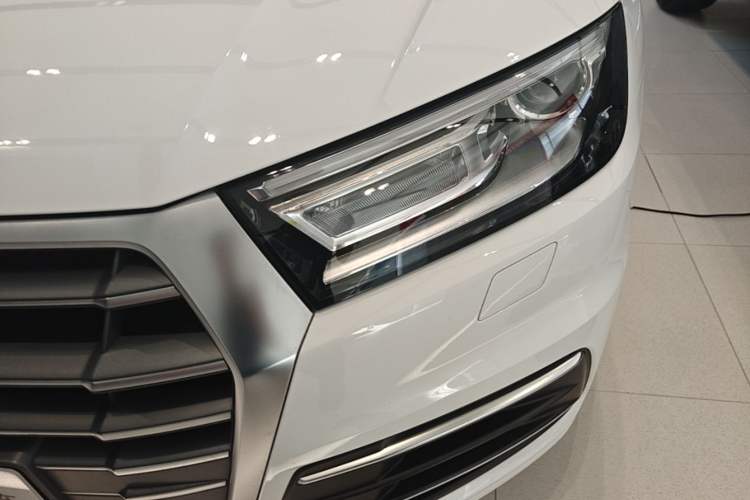Used Audi Q5L 2018 40 TFSI Prestige Edition China VI Emission Standard Left Front Headlight