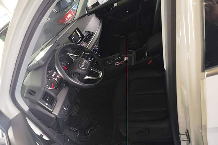 Used Audi Q5L 2018 40 TFSI Prestige Edition China VI Emission Standard Left Front Seat