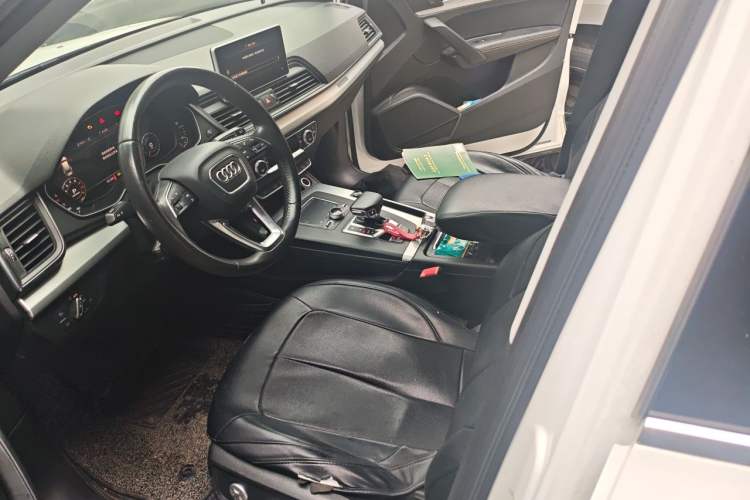 Used Audi Q5L 2018 40 TFSI Prestige Fashion Edition China VI Left Front Seat