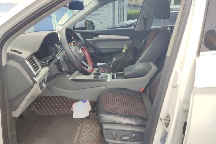 Used Audi Q5L 2018 40 TFSI Prestige Fashion Edition China VI Left Front Seat
