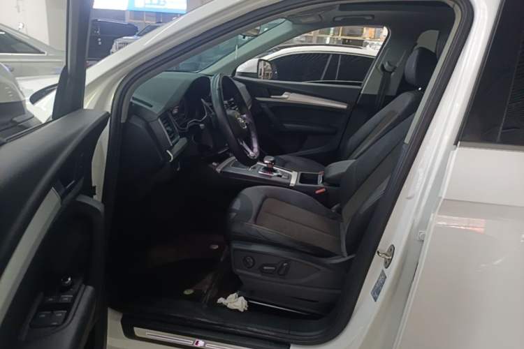 Used Audi Q5L 2018 40 TFSI Prestige Fashion Edition China VI Left Front Seat