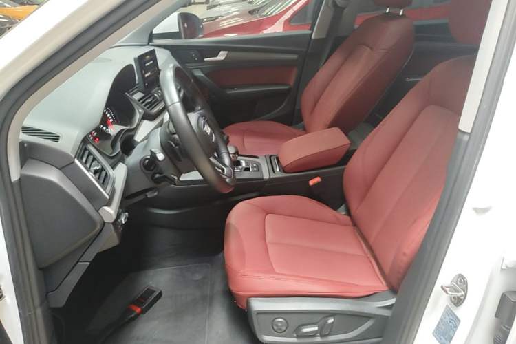 Used Audi Q5L 2018 40 TFSI Prestige Edition China VI Emission Standard Left Front Seat