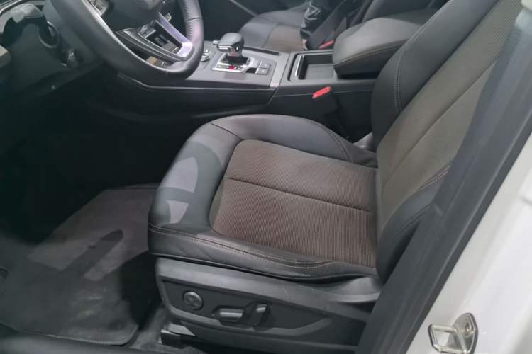 Used Audi Q5L 2018 45 TFSI Prestige Fashion Edition China VI Emission Standard Left Front Seat